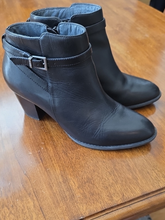 Vionic Shoes - Vionic Upright Upton Black Leather Ankle Booties Sz 9